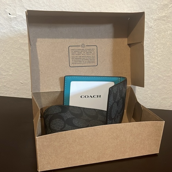 BRANDNEW COACH WALLET TEAL INTERIOR - Picture 3 of 7